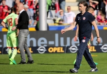 Der Kampf gehe weiter, sagte Martin Schmidt am Samstagabend. Ob mit ihm oder ohne ihn, wird Sportdirektor Rouven Schröder am Sonntag mitteilen.