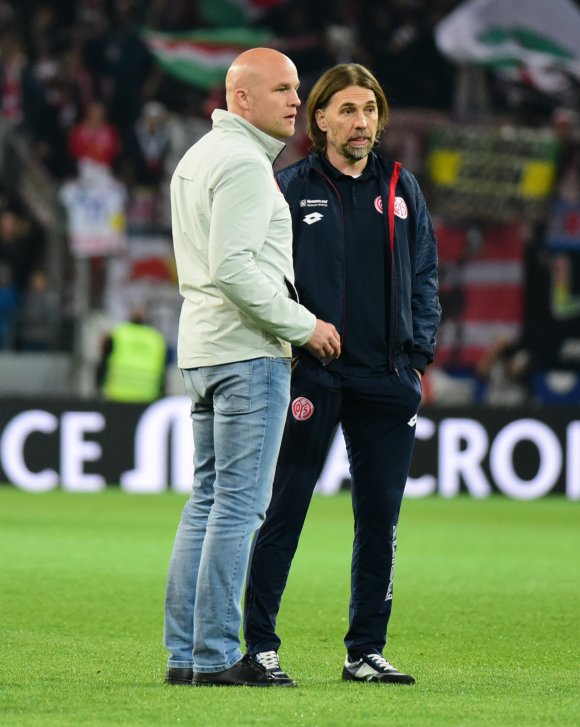 Stehen den Abstiegskampf gemeinsam durch: 05-Sportdirektor Rouven Schröder (l.) und Trainer Martin Schmidt.
