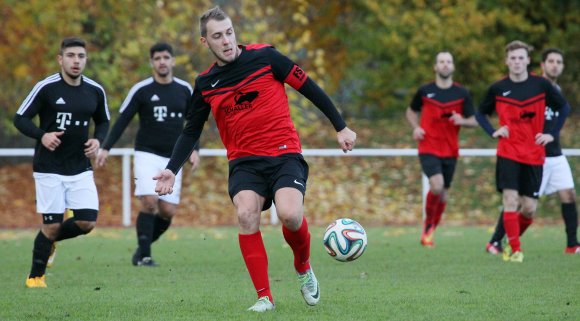 Aus dem Urlaub zurück ist Matthias Cygon, der Nieder-Olmer Stürmer kann daher im Nachholspiel gegen die TSG Pfeddersheim auflaufen.