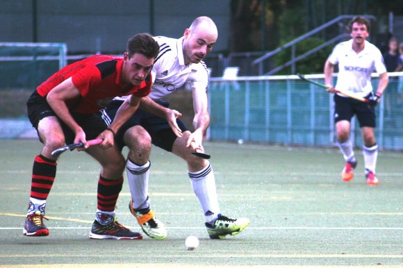 Für Sebastian Blatt (2.v.l.) und den TSV Schott Mainz geht es nach der Meisterschaft in der Hallenrunde auch in der Feldrunde darum, möglichst wieder in die 1. Regionalliga zurückzukehren.