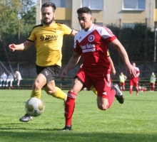 Mit Dennis Desousa Oelsner (r.) kam für die SVW Mainz in Worms zur zweiten Halbzeit deutlich mehr Druck in die Angriffsaktionen. Im Gegensatz zu den Stadtrivalen TSG Hechtsheim und TSG Bretzenheim klappte es für die Weisenauer diesmal mit drei wichtigen Zählern.