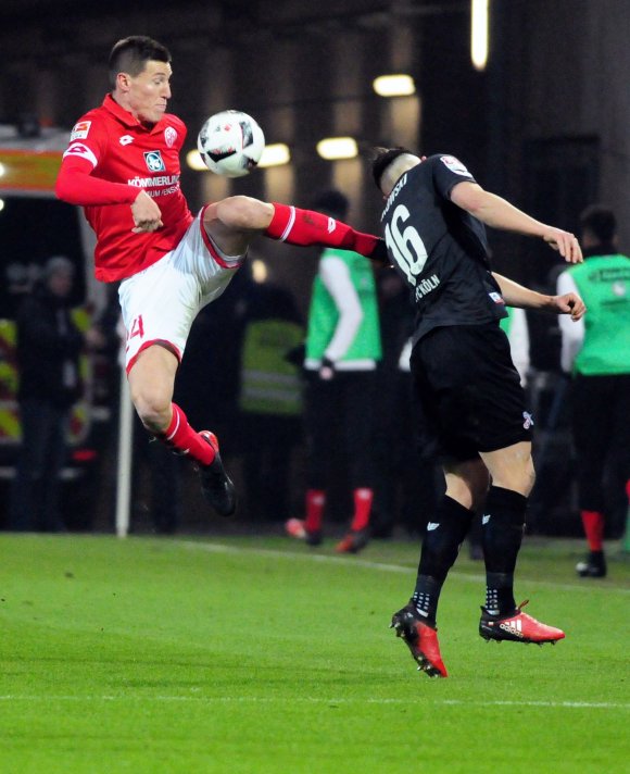 Freudensprung nach Vertragsverlängerung: Gaetan Bussmann bleibt 05er.