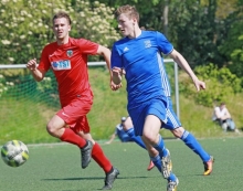 Wer weiß, wie der Nachmittag verlaufen wäre, hätte Ruben Grundei (r.) kurz nach dem 0:1 bei seiner Doppelchance zum Ausgleich getroffen. So aber schufen die Gäste bis zur Pause klare Verhältnisse.