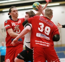 Keine Chance dem Gegner: Lukas Scheer (l.) und Kevin Knieps machen in der Deckung ihren Job.
