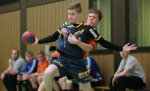 Aus der Umklammerung lösen: Paul Baum und die B-Jugend der Sportfreunde Budenheim haben nur noch geringe Aussichten, ins Final Four einzuziehen, wollen ihr Glück aber in Lemgo versuchen..