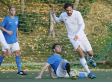 Die TSG Bretzenheim 46 (r. Fynn Pierrets) kann beim SV Horchheim nach dem 3:1-Erfolg auf dem eigenen Platz auch bei den Wormsern einen Sieg vorstellen, der fast gleichbedeutend mit dem Klassenverbleib wäre.