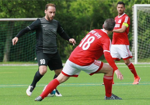 Derzeit noch Abwehrchef, in der kommenden Runde dann Übungsleiter: Alfonso Sepe will den Absturz der TSG Hechtsheim in die Bezirksliga auffangen und eine konkurrenzfähige Mannschaft zusammenstellen.
