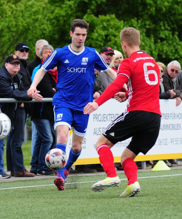 Bleibt dem TSV Schott treu: Joshua Iten (l.).