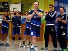 Applaus für all die Zeit: Nach rund 15 Jahren in Diensten des TVN steigt Kapitän Tino Stumps aus der aktiven Laufbahn aus, als Trainer bleibt er dem Verein erhalten.