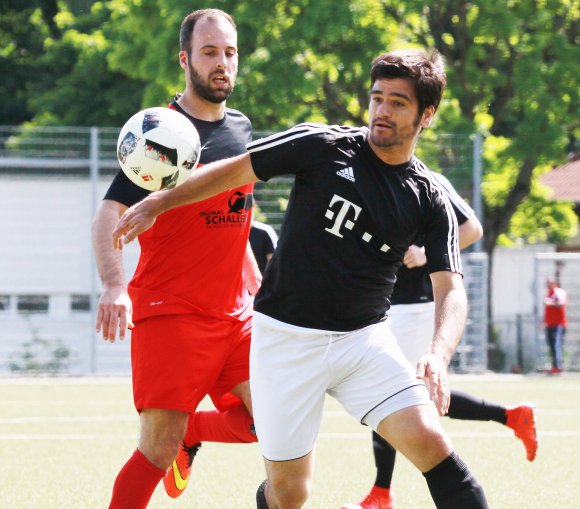 Erdem Genc (vorne) ist froh, dass es vorbei ist. In der A-Klasse könnte er dem FSV Nieder-Olm mit Türkgücü aber erneut begegnen.