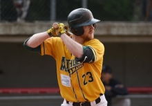 Schlug schon im ersten Inning den Ball über den Zaun: A's-Spielertrainer Max Boldt.