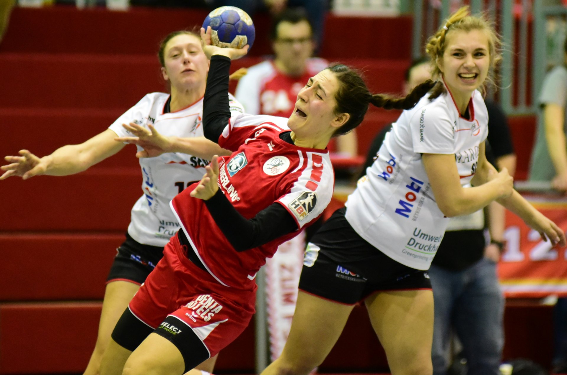 Zweitligist FSG Mainz 05/Budenheim hat eine erneut schwierige Runde ohne in den dicksten Abstiegskampf zu geraten bewältigt. Für Maxine Schmohl und ihr Team gab es ein stetes Auf und Ab von schmerzhaften Niederlagen und unerwarteten Siegen.