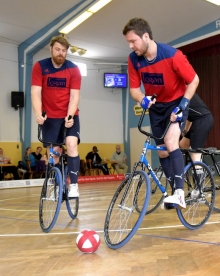 Sind nur noch zwei Punkte von der Zweitligameisterschaft entfernt: Moritz Rauch (l.) und Janis Stenner.