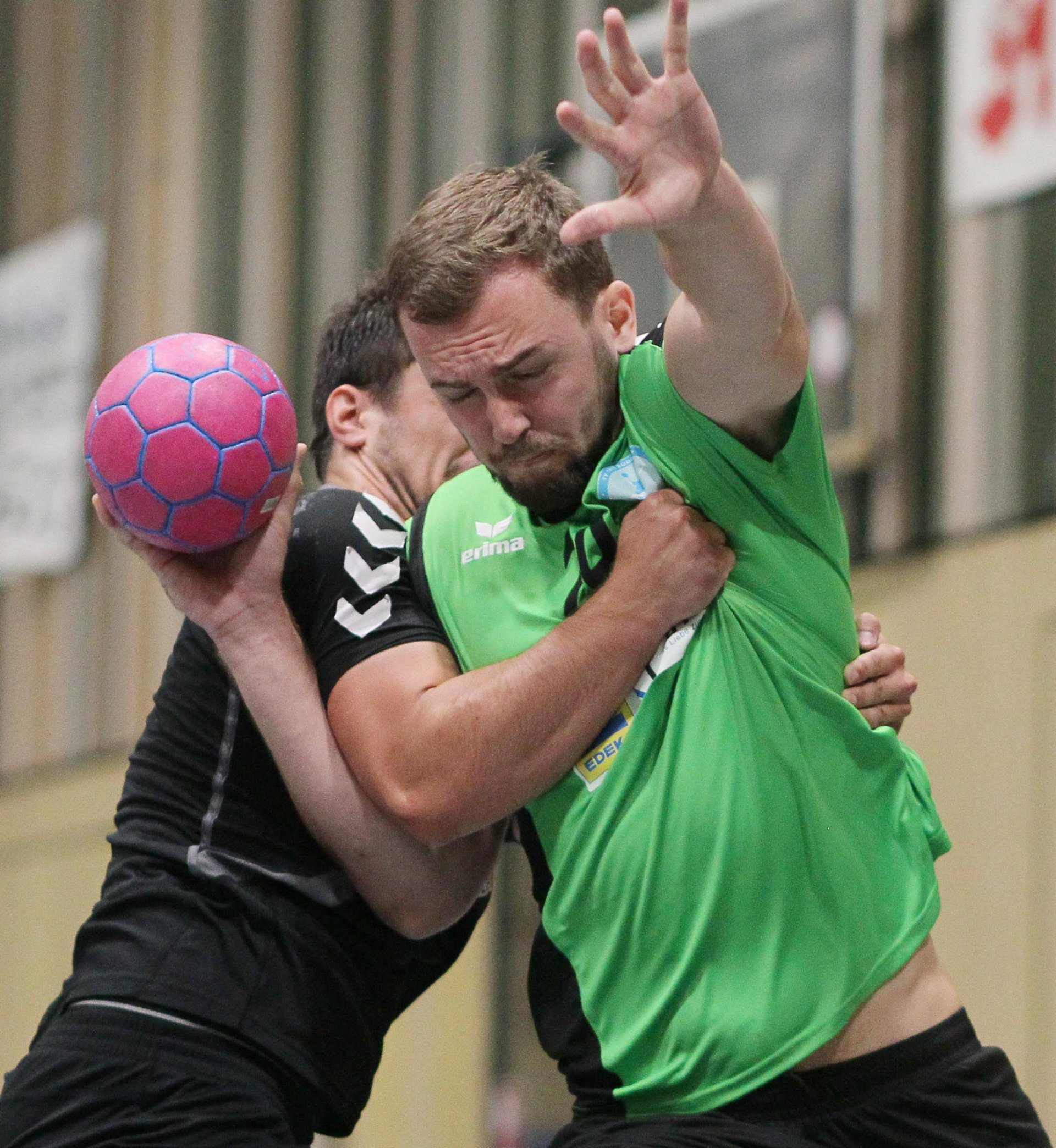 Hier ist Paul Kijowsky am Drücken. Besonders in der Hinrunde war der Rückraumspieler kaum zu halten für die Gegner und gehörte stets zu den Top-Torschützen seines Teams.