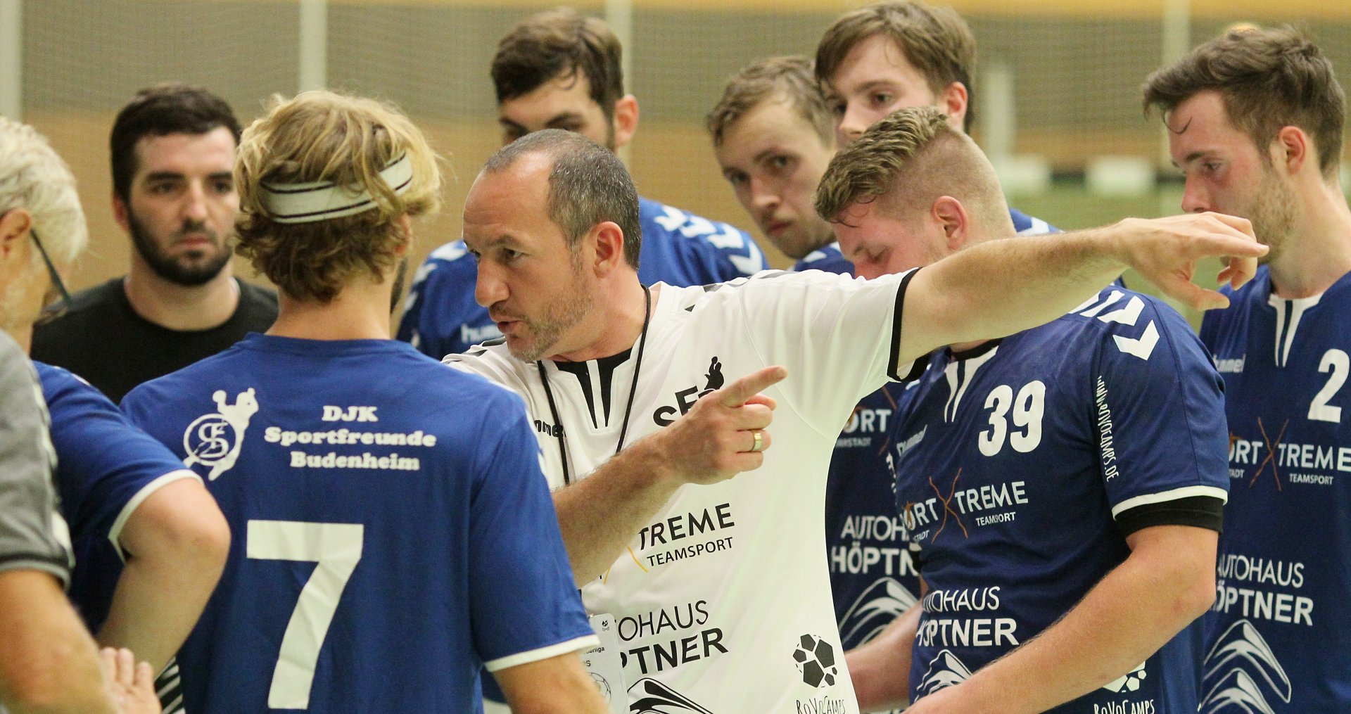 Mit Thomas Gölzenleuchter als neuem Trainer gingen die Sportfreunde Budenheim in die vergangene Oberligasaison. Der Rundenstart war holprig, doch eine fast perfekte Rückrunde lässt Hoffnung, dass sich etwas entwickelt beim ambitionierten Klub.