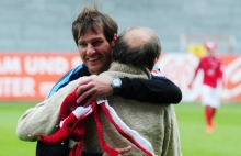 Michael Falkenmayer (hier mit U-23-Manager Manfred Lorenz) wechselt mit Sandro Schwarz von der Dritten in die Erste Liga.