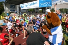 Jetzt zählt es: Um elf Uhr ging es auf die erste Runde für den zehnstündigen „Rund for Children