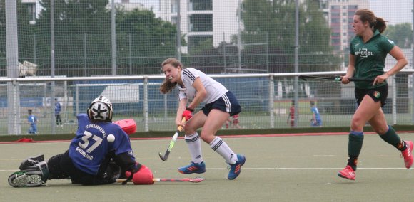 Michelle May erzielte kurz vor der Pause den Führungstreffer für den TSV Schott per Heber über die herausgelaufene Frankenthaler Torfrau hinweg.