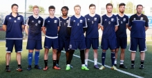 Schott-Cheftrainer Sascha Meeth (r.) und seine Neuen (v.l.): Kotrainer Jörg Wahlen, Karsten Endlich, Elion Xhaferi, Stéphane Eba-Eba, Niklas Reichel, Constantin Leinhos, Konstantin Fring und Arif Güclü.