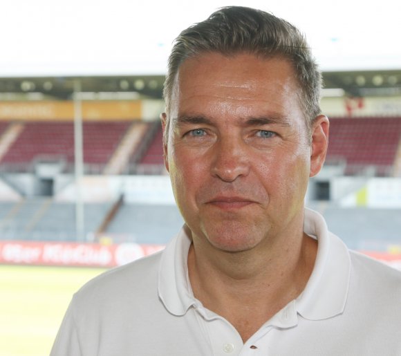 Berliner mit Nachwuchstrainererfahrung auch in Wolfsburg und zuletzt in Hamburg: Dirk Kunert hat vom neuen 05-Cheftrainer Sandro Schwarz die U23 übernommen.