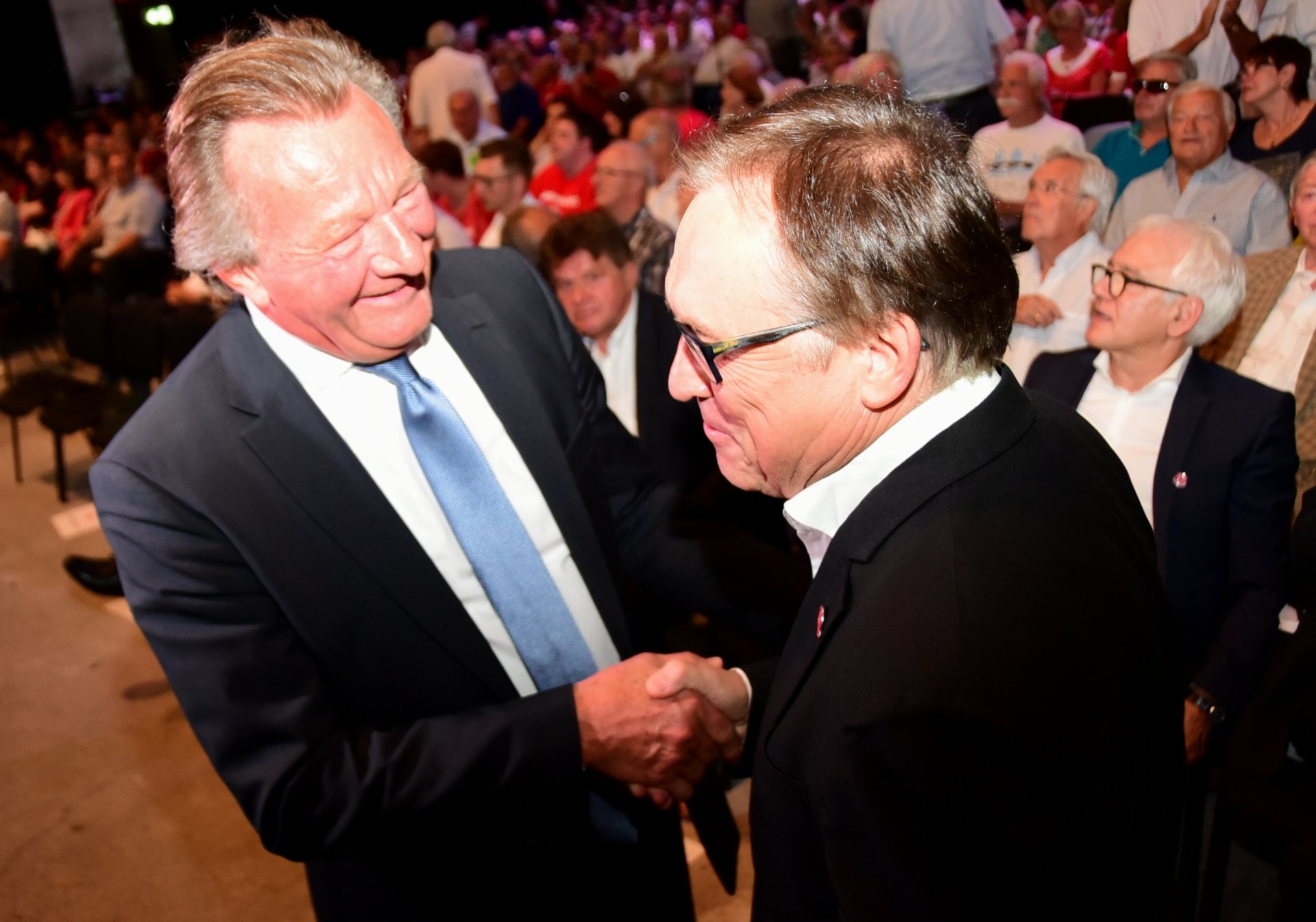 Harald Strutz schien sich über die Wahl seines Nachfolgers zu freuen.