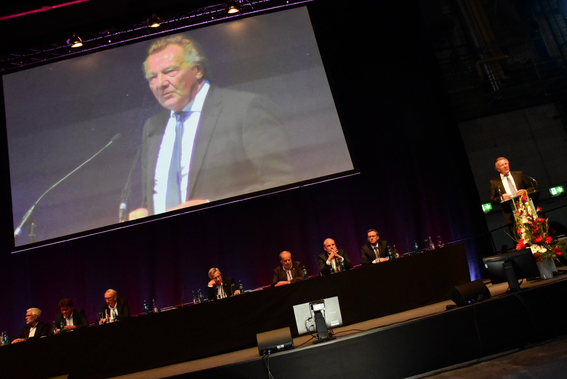 Nach fast 29 Jahren an der Spitze des FSV Mainz 05 hielt Harald Strutz seine letzte Rede...