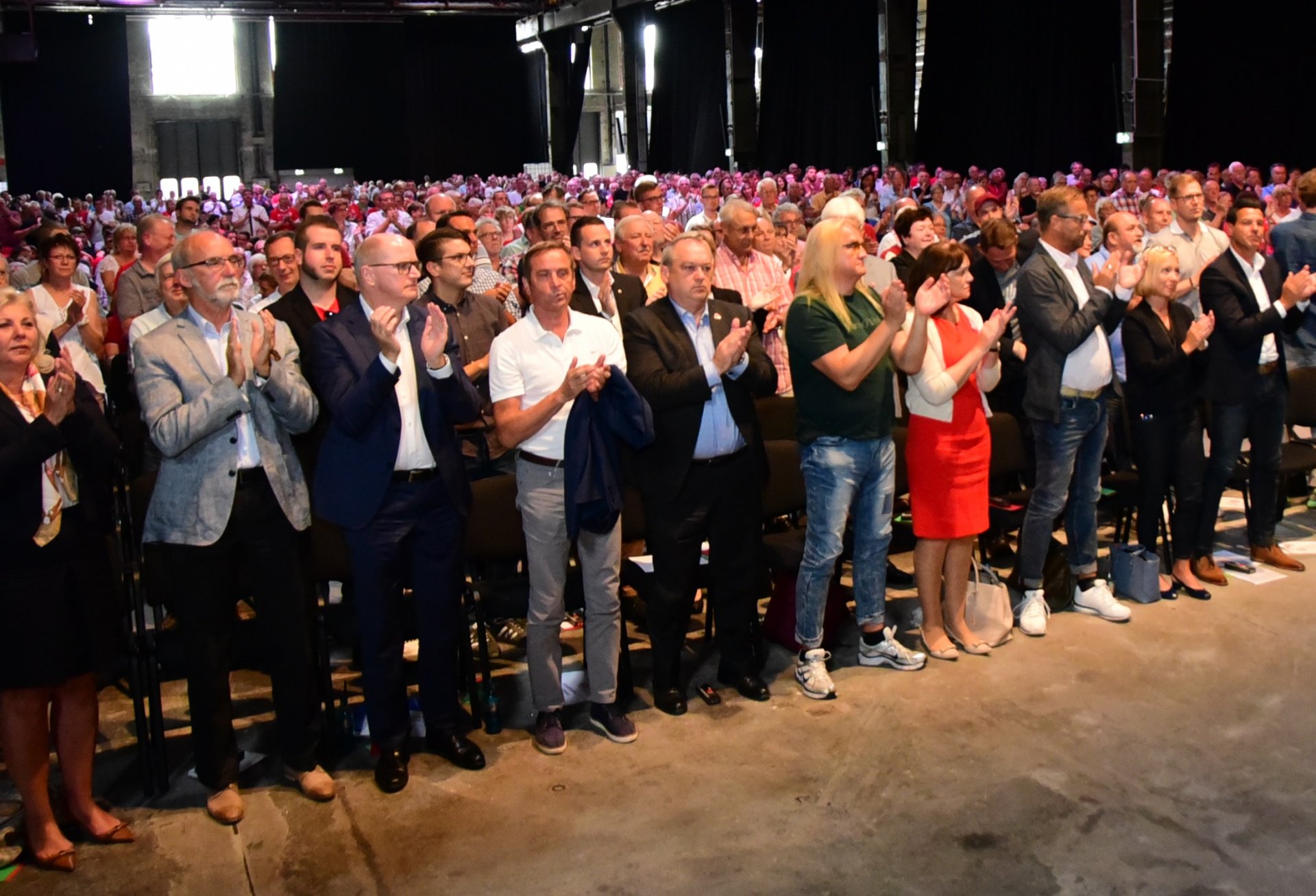 ...und erntete von der großen Mehrheit der Versammlung Standing ovations.
