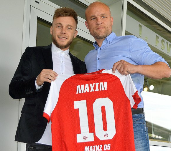 Es scheint zur täglichen Übung zu werden: 05-Sportdirektor Rouven Schröder stellt einen neuen Spieler vor. In diesem Fall Alexandru Maxim.