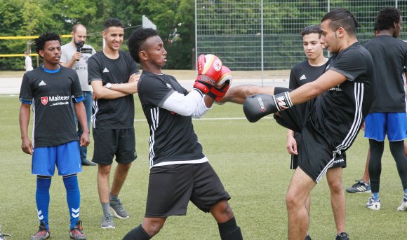 Hoch das Bein: Auch Kickboxen gehört zum Angebot des "Spitzensport-Projekts".