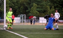 Eine der wenigen Gelegenheiten, die zweitbeste, die der TSV Schott sich in der gesamten Partie erarbeiten konnte, vergibt hier Arif Güclü, der mit dem langen Bein an eine Hineingabe von Masashi Sakai herankam, aber neben das Tor schiebt.