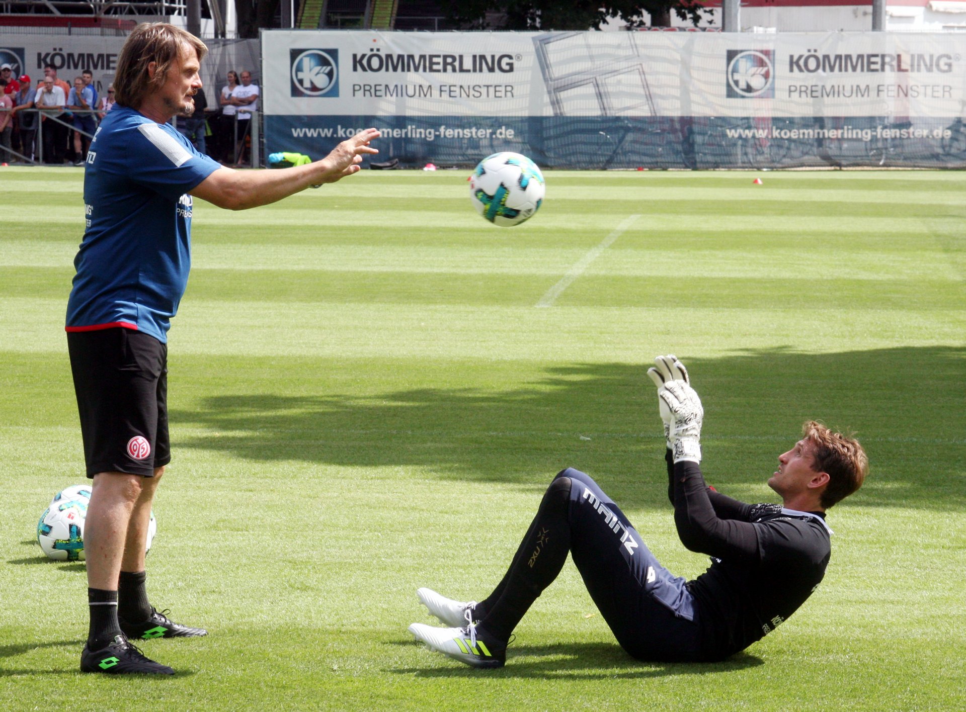 Und los geht es für den Ex-Nationalkeeper mit den ersten Mainzer Torwartübungen unter Kuhnert.