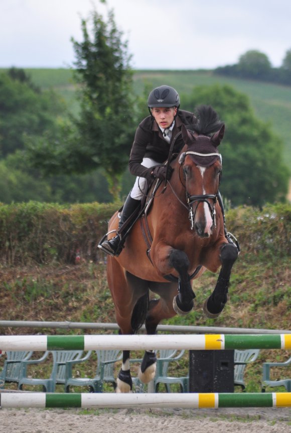 Der 18-jährige Brian Klimutta war einer der Profireiter, die beim Springturnier des RV Marienhof Selztal die Schleifchen in den höchsten Wertungen einsammelten.