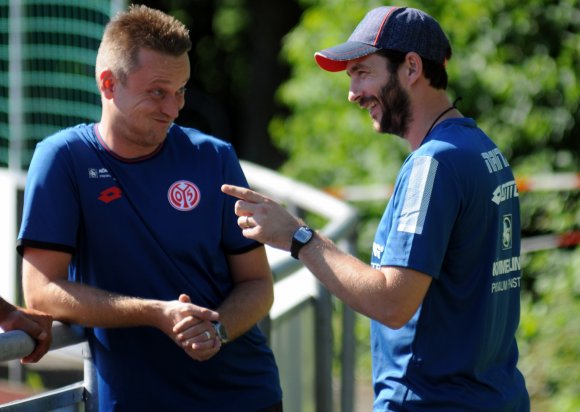 Eine gute Wahl hat Teammanager Darius Salbert (l.) offenbar mit Grassau als Trainingslagerort getroffen. Sandro Schwarz' Einladung, am Training teilzunehmen, lehnte er aber ab.