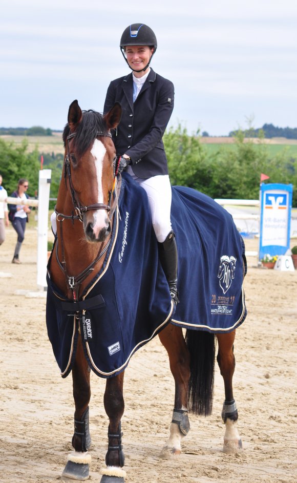 Friederike Hartung überzeugte im S*-Springen des Qualifikationswetbewerbs in Pirmasens auf Can Win.