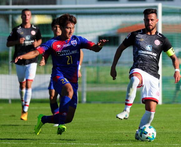 Wo auch immer die 05er in der ersten Halbzeit den Ball hatten, war ein Gegenspieler nicht weit. Danny Latza erzielte nach einer Stunde das 2:1.