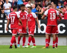 Philipp Klement (M.) hatte das 2:1 vorbereitet, Viktor Fischer (r.) vollendete.