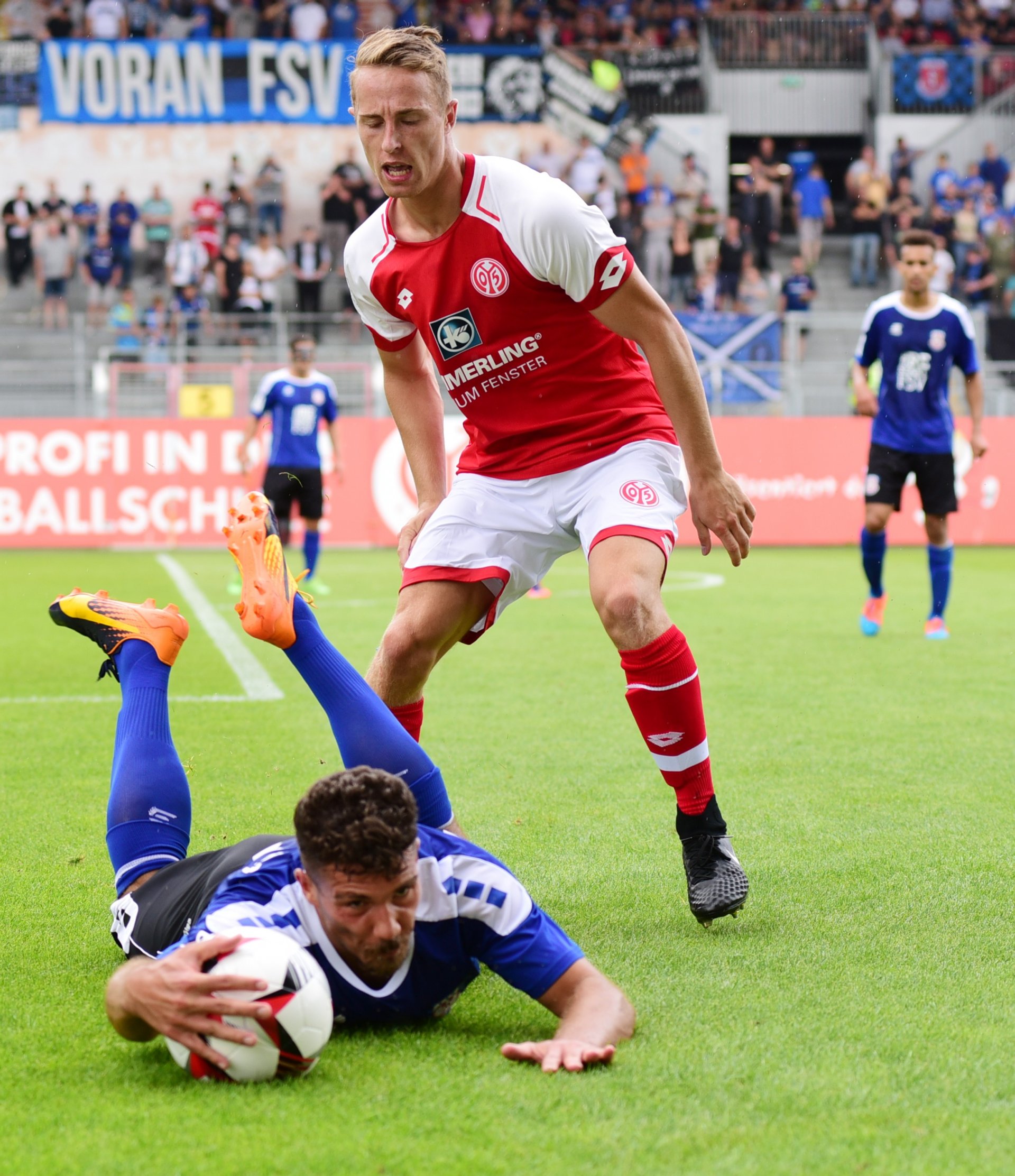Pascal Neubauer tat sich in der ersten Halbzeit schwer. Mit seiner Vorbereitung des 1:0 aber bekam der Mainzer Linksverteidiger einen deutlichen Schub.