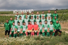 Der Kader des VfL Gundersheim, hinten von links: Sebastian Engelhardt, Martin Merkel, Andre Dambach, Sebastian Schröder, Martin Ritter, Marius Finger, Paul Höhn, Kotrainer Thomas Koch-Schröder. Mitte v.l.: Abteilungsleiter Thomas Finger, Sebastian Brehm, Jochen Dahlem, Jakob Goldbach, Silas Riegel, Fabian Schmitt, Mavin Ewald, Leo Hahn, Abteilungsleter Kai Daniel. Vorne .l.: Trainer Markus Scriba, Yannic Bertram, Hadi Ayache, Lukas Geeb, Jan Kaibel, Stefan Weinbach, Simon Flörsch, Besart Morina, Volkan Gecer und Betreuer Oliver Machemer. Es fehlen Franz Rogalski, Robert Wickert und Michael Geissler.