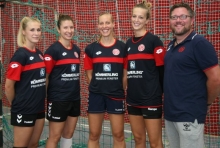 Der Großteil der Neuzugänge für die Runde 2017/18 mit Trainer Thomas Zeitz (v.l.): Denise Großheim, Elisa Burkholder, Carina Koepcke und Alexandra Tinti. Es fehlen Clara Bohneberg und Julia Maidhof.