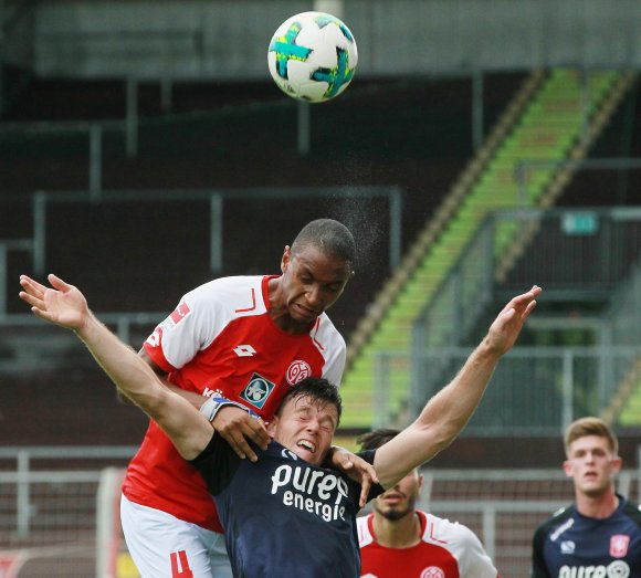 Souverän nicht nur in der Innenverteidigung, sondern auch auf den Außen: Neuzugang Abdou Diallo bestätigte gegen Twente Entschede den guten Eindruck seiner ersten Wochen bei Mainz 05.