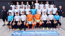 Der Kader von Landesligist Fortuna Mombach, oben v.l.: Nelson Kudikula, Jonathan Trost, Nick Debus, Kevin Frey (Kotrainer), Oliver Schmitt (Trainer), Felix Zaucker (Kotrainer), Sergen Yesilyurt, Philipp Quint, Cedric Siewe Nana. Mitte v.l.: Mirco Vorih (Teammanager), Samuel Omokaro, Taylan Sentürk, Marcus Nungesser, Marco Streker, Murat Acar (Torwarttrainer), Michael Schmuck, Lennard Broll, Pascal Janke, Joseph Meier, Johann Grabowski (Sportlicher Leiter). Vorne v.l.: Nati (Physiotherapeutin), Takeru Hiyami, Dominik Szulc, Andreas Rudolph, Tobias Schneider, Pascal Kalbfuß, Egzon Sula, Dani (Physiotherapeutin).