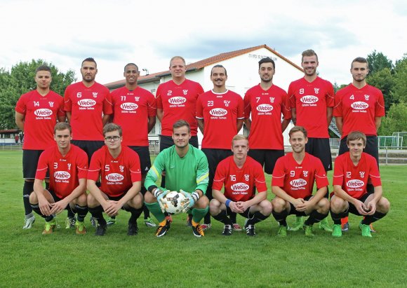 Der SV Guntersblum in der Saison 2017/18, oben von links: Mahmoud Bassile, Murat Gedik, Jonathan Fritz, Timm Bocian, Sven Liebisch, Rouven Schiedhelm, Simon Esper, Leon Reuter. Unten v.l.: Oliver Krüger, Robert Krüger, Florian Veith, Denis Schwiebinger, Lars Schneider, Falk Imhof.  Es fehlen: Sebastian Klehr, Jan Fetsch, Jens Sonneck, Florian Scheufele, Jan Merkl, Jörg Siedentopf, Samet Karaman, Damian Pfahl, Andi Ott, Bene Moock, Felix Köper, Patrick Kissinger, Christoph Hornischer, Daniel Greiner.
