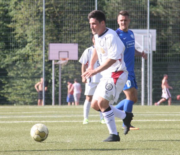 Offensiv muss beim FC Basara in der Bezirksliga-Premiere beim SV Italclub mehr laufen als beim Vebandspokalspiel gegen Landesligist Fortuna Mombach. In dem bekamen Fabio Di Dio Parlapoco kaum einen Ball auf das gegnerische Tor.