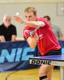 Den Ball und das Achtelfinale im Visier haben Dennis Müller und die 05-Tischtennisspieler.