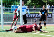 So, wie Marco Senftleben in dieser Szene am Tor, schlitterte der TSV Schott gegen die SV Elversberg gegen den SSV Ulm knapp am ersten Regionalligsasieg vorbei. Die nächste Chance bietet sich am Sonntag gegenm die SV Elversberg.