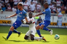 Diesen Konter von Chadrac Akolo stoppten Daniel Brosinski (l.) und Abdou Diallo gemeinsam. Am Ende standen die Mainzer dennoch mit leeren Händen da.