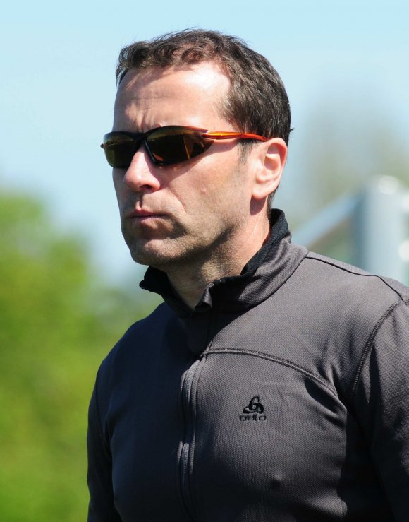 Darf sich über zwei Siege und 16 Tore freuen: Oliver Schütz, Trainer des VfR Nierstein.