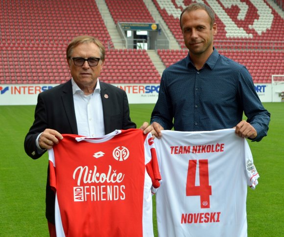 Auch 05-Vorsitzender Johannes Kaluza (l.) freut sich auf Nikolce Noveskis Abschiedsspiel.