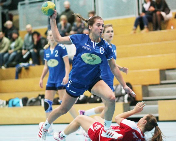 Selina Klump, hier beim Derby gegen die FSG II in der vergangenen Runde, ist eine von drei Bretzenheimer Oberligaspielerinnen, die zum Stadtkonkurrenten gewechselt sind. Ende Oktober treffen die Mainzer Teams erstmals aufeinander.