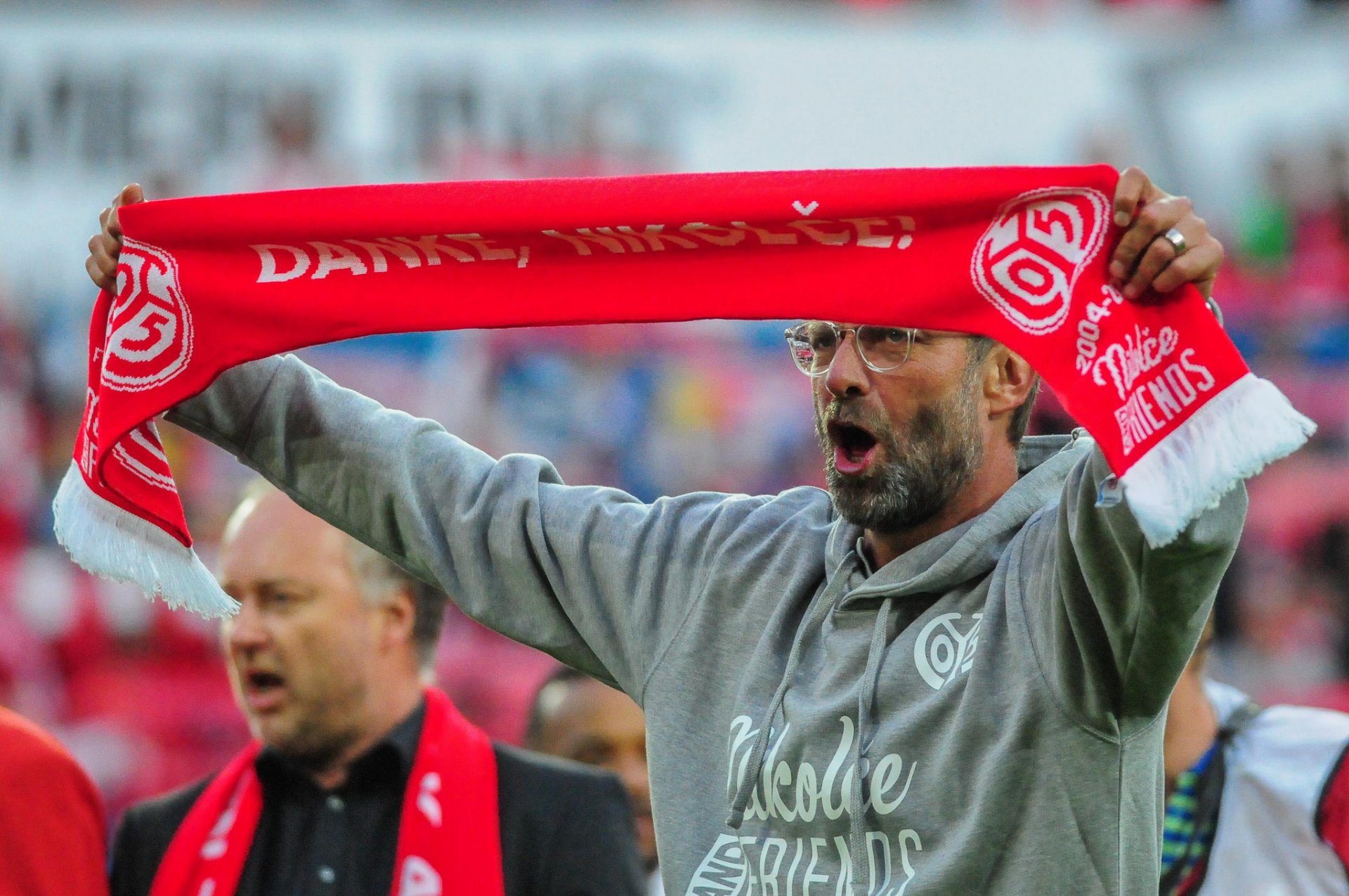 Und es waren unzählige Wegbegleiter gekommen: die Trainer Jürgen Klopp...